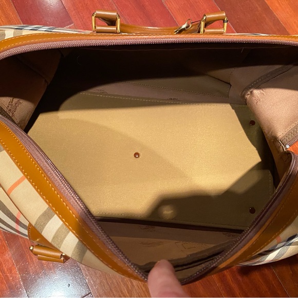 Burberry’s Check duffle bag - Picture 11 of 13